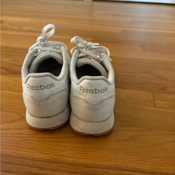 White Reebok shoes - Picture 3 of 4